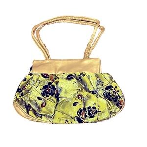 🌷 NWT 🌷 Beautiful Green Floral Bag With Gold Straps
